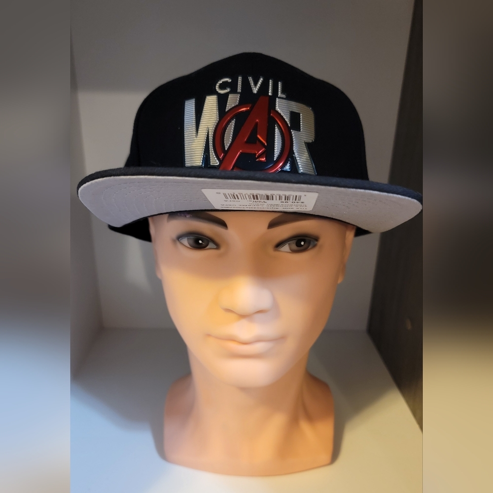 BNWT Captain America Civil War Hat